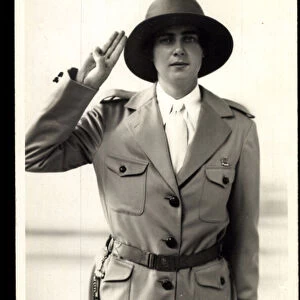 Photo Ak Princess Ileana of Romania, uniform, hat, salut (b / w photo)