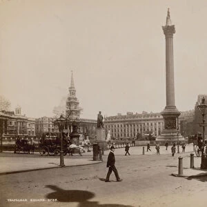 Postcard with an image of Trafalgar Square (photo)