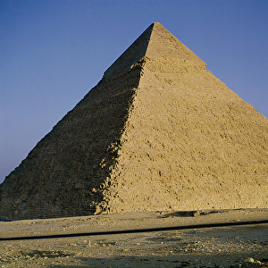 Pyramid of Khafre (2520-2494 BC) c. 2589-30 BC (photo)