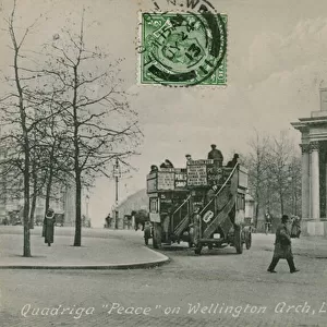 Quadriga Peace on Wellington Arch in London. Postcard sent in 1913