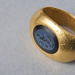 Ring with nicolo intaglio engraved with Theseus (gold)