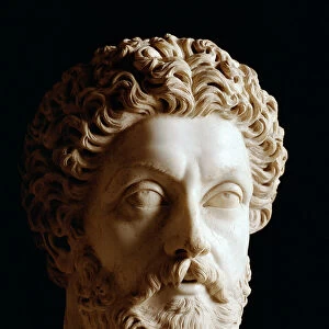 Roman Art: head of Roman Emperor Marc Aurele (120-180 AD) - Marble sculpture