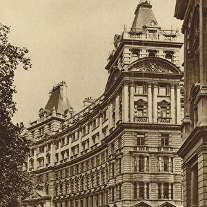 Salisbury House, Finsbury Circus, palatial business premises in the City of London (b / w photo)