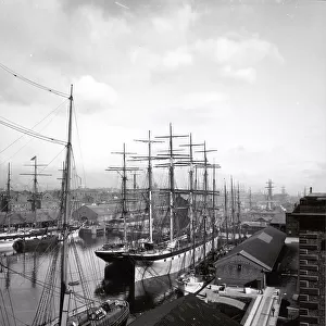 Salthouse Dock, Liverpool (b / w photo)
