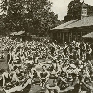 Part of the Serpentine in Hyde Park, set aside for mixed bathing in 1930 (b / w photo)