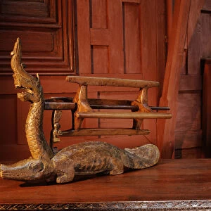 Skein-winder in the form of an alligator with the head of a Naga (wood)