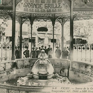 Source of the Grand Grille spring in Vichy. Postcard sent in 1913