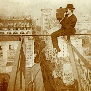 Stereoscopic card depicting a photographer viewing through a stereoview above 5th Avenue, New York, c. 1900 (sepia photo) (see also 617834)