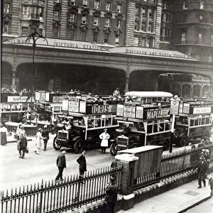 Victoria Station, 1920s (b / w photo)