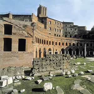 View of the Trajan Forum with the march in the background, 106 AD (photo)