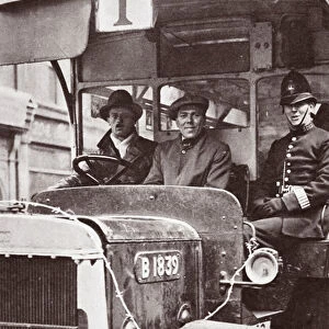 Volunteer transport and their police protection, May 1926 (b / w photo)