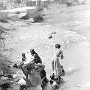 Washing at the River near Tehuantepec, Mexico, 1929 (b / w photo)