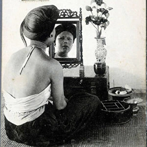 Woman at her mirror - Tonkin