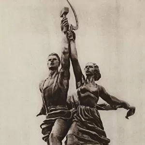 Worker and Kolkhoz Woman, sculpture by Vera Mukhina, Moscow (b / w photo)