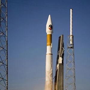 Atlas V launch vehicle, with the Mars Reconnaissance Orbiter on top