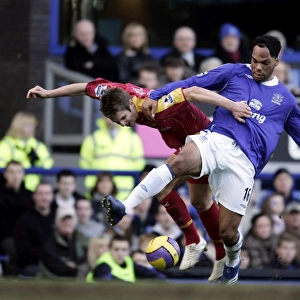 Joleon Lescott vs Kevin Doyle: A Contested Clash at Goodison Park (Everton vs Reading, FA Barclays Premiership, 14/01/07)