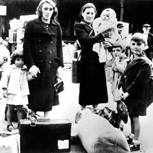 Refugees with their belongings, German-occupied Paris, July 1940