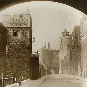 Tower of London. St. Thomass and the Bell Tower, c1910. Creator: Unknown