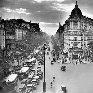 A busy street scene in Paris in 1928