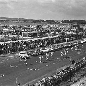 1962 RAC Tourist Trophy. Goodwood, West Sussex, England. 18th August 1962. Start of the race where the drivers run to their cars on the grid, action. World Copyright: LAT Photographic. Ref: L1272 - 5A