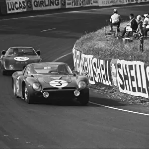 1965 Le Mans 24 Hours. Le Mans, France. 19th - 20th June 1965. Jean de Mortemart/Regis Fraissinet (Iso Grifo A3C), 9th position leads Graham Hill/Jackie Stewart (Rover BRM Turbine), 10th position, action. World Copyright: LAT Photographic