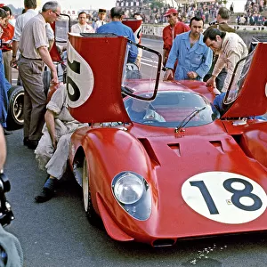 1969 Le Mans 24 Hours: Pedro Rodriguez / David Piper, retired, in the pit lane, portrait
