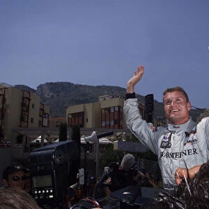 2001 Monaco Grand Prix - Qualifying. Monte Carlo, Monaco. 28th May 2001. David Coulthard, West McLaren Mercedes MP4 / 16, celebrates his pole position. World Copyright: Steve Etherington / LAT Photographic ref: 8 mb Digital Image