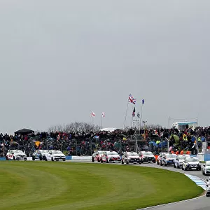 2017 Renault Clio Cup, 15th-16th April 2017, Donington Park, Start of the race World Copyright. JEP/LAT Images