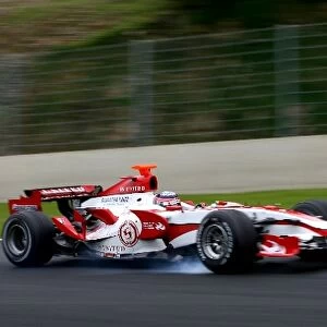 Formula One Testing: Takuma Sato Super Aguri F1 SA07 locks a wheel