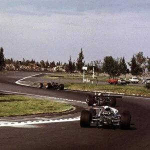 Graham Hill, Lotus 49B, Winner Mexican Grand Prix, Mexico City, 1-3 Nov 68 World LAT Photographic Tel: +44(0) 181 251 3000 Fax: +44(0) 181 251 3001 Ref: 68 MEX 03