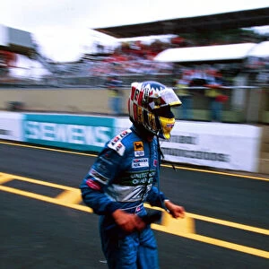 Wurz runs back to the pits