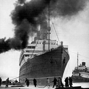 The 45, 000 ton liner Aquitania leaves Southampton dock on her final voyage