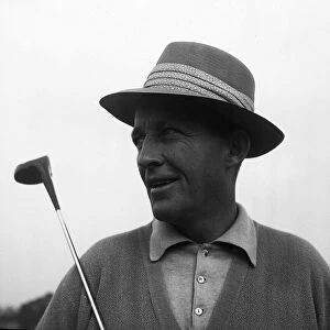 Bing Crosby 1952 golfing Born 02 / 05 / 1901. nickname Bing
