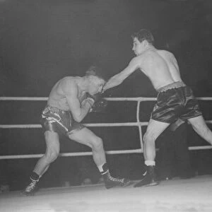 Boxing at Harringay 1951 T Ratcliffe v B Rathray. 27 / 2 / 1951 B957 / 8