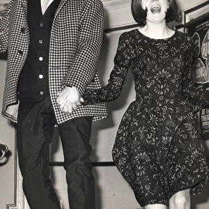 CILLA BLACK (SINGER) AND JIMMY TARBUCK PICTURED IN 1964 01 / 01 / 1964