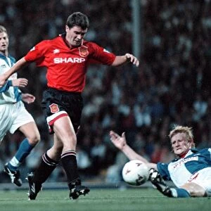 Colin Hendry tackle moments before dive by Roy Keane Manchester United Player who was