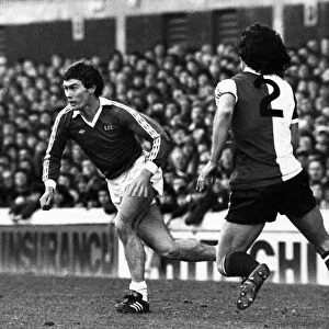 Division One Football 1977 / 78 Season. Everton v QPR. Dave Thomes beats Dave Clement