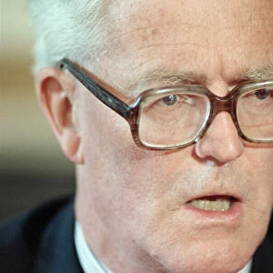 Foreign Secretary Douglas Hurd delivers a statement during the Gulf crisis
