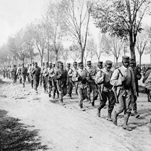 Italian troops march through Rome while waiting for the declaration of the World War I