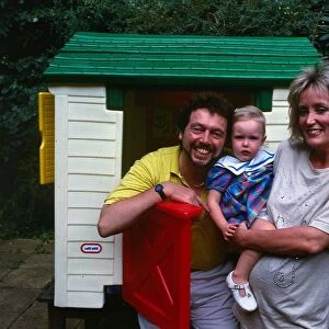Jeremy Beadle tv presenter August 1987 with his wife Sue and daughter Cassie