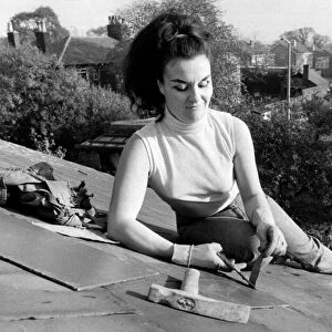 Joyce Peate, at work, high on a rooftop. October 1969 P007860