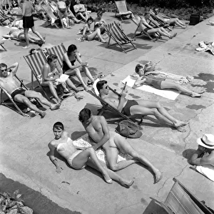 Lunch hour at the Oasis Lido in Central London. Where Keith Baxter