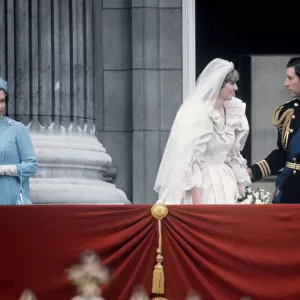 Prince Charles and Princess Diana stand on the balcony of Buckingham Palace