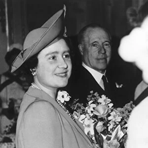 Queen Elizabeth May 1940 visiting the Mansion House during Hospital Day