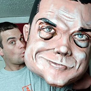 Robbie Williams February 1999 Kissing Massive head caricature Big fibreglass head