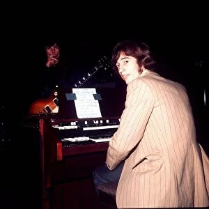 Robin Gibb sitting on his organ at rehearsal, at the Covention centre in California