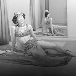 Samia Hakim Algerian Dancing Girl March 1952 C1690 / 1
