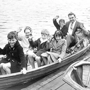 SENTINEL ARCHIVE SCAN - Trentham GardensWAY WE WERE- BOATING AT TRENTHAM GARDENS LAKE