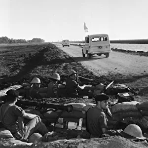 Suez Crisis 1956 British troops of the Royal Welsh Kent Regiment watch as UNO