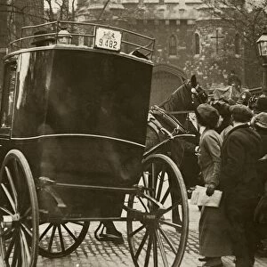 Suffragettes bid fairwell to their leader Emmeline Pankhurst April 1913 9482